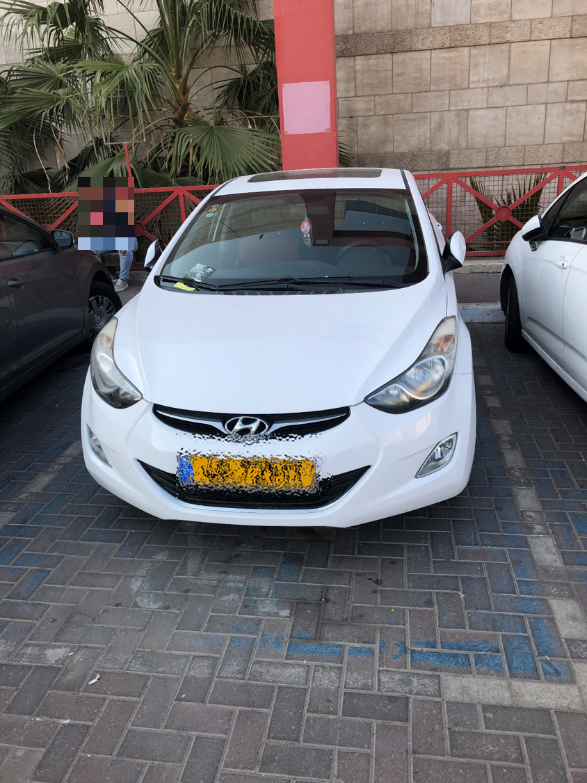 באר שבע. תופסים מקום של חניית נכים (צילום: אור ירוק)